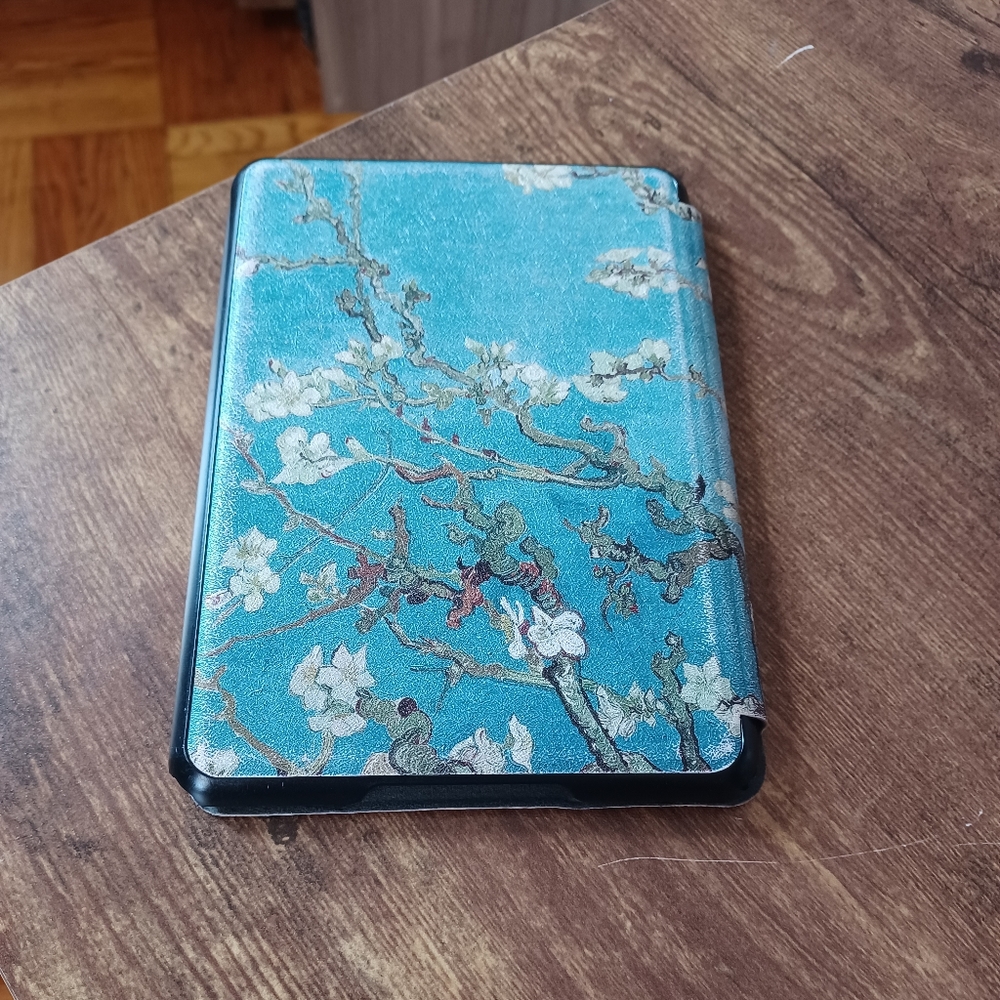 Kindle hard floral cover 7.5" EUC
